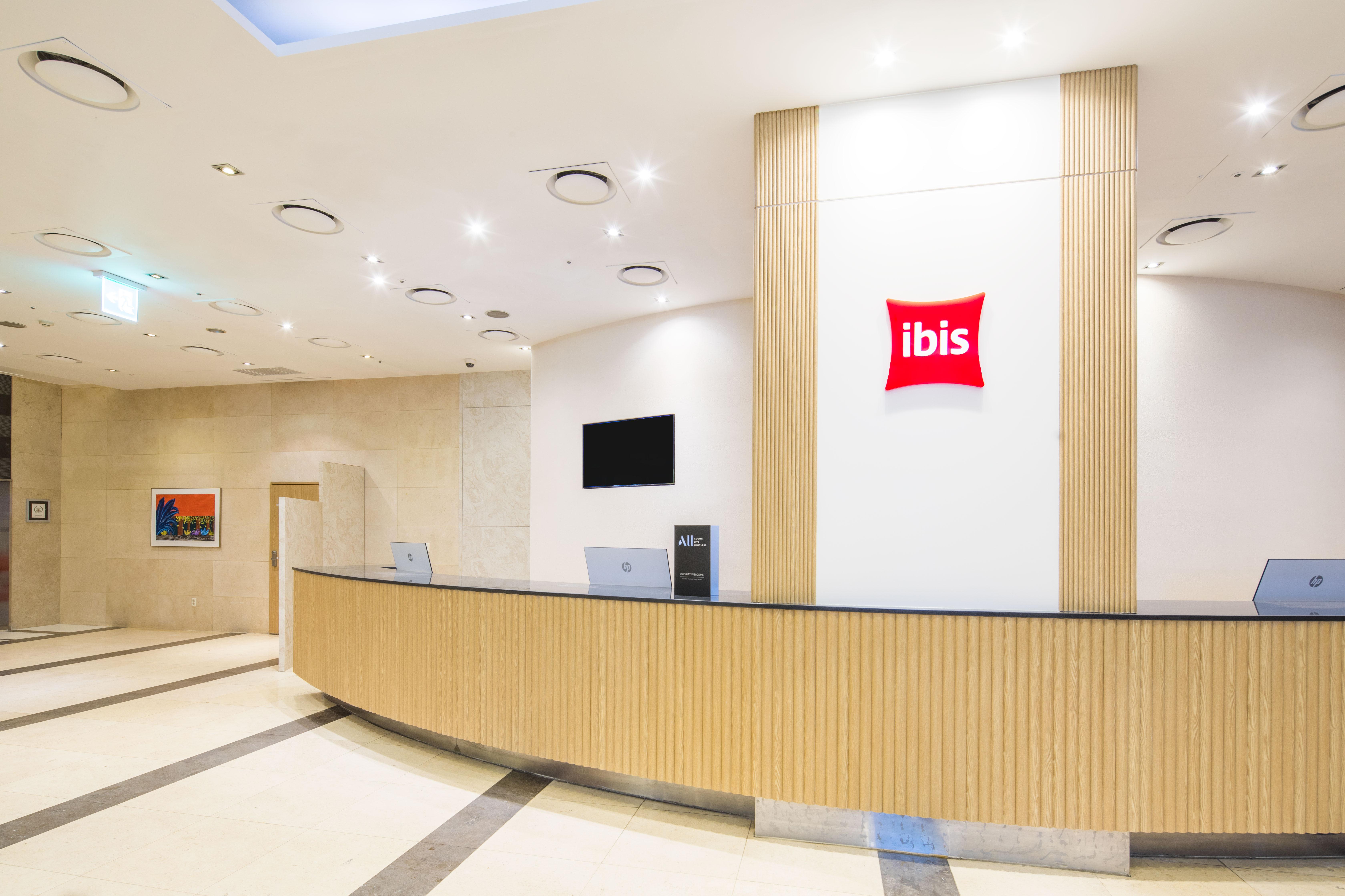 Ibis Ambassador Suwon Hotell Eksteriør bilde